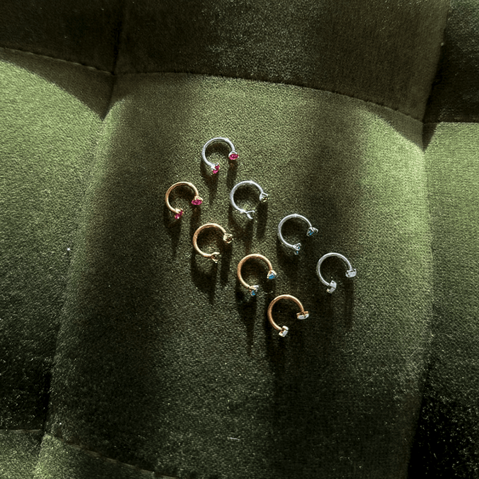 Roxi U hoop Silver/Ruby - Smoothie London - PureTone Titanium Silver