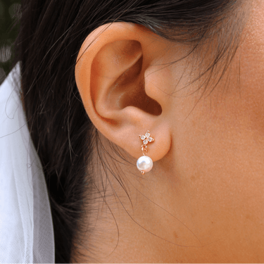 Lucky charm pearl studs gold - Smoothie London - 18k Gold - plated Sterling Silver