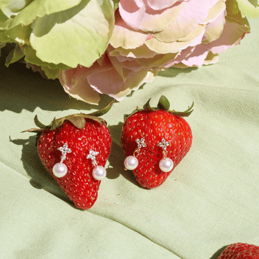 Lucky charm pearl studs silver - Smoothie London - Sterling Silver