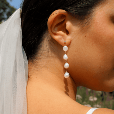 Sophisticate pearl dangle studs gold - Smoothie London - 18k Gold - plated Sterling Silver
